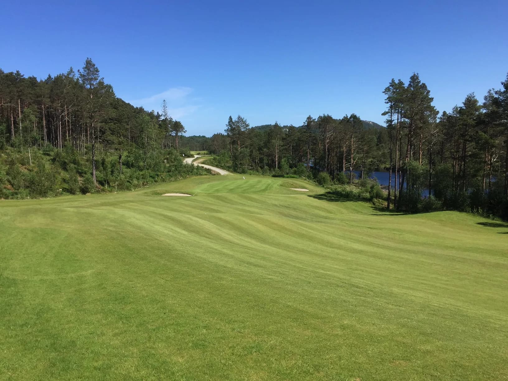 Green at hole 3 at Haugaland Golf Club in forest terrain with scenic natural surroundings