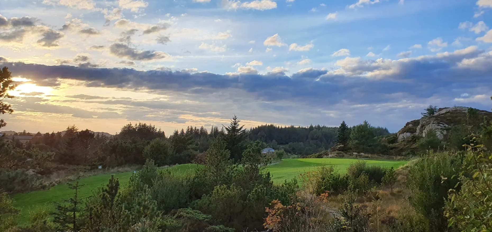Karmøy Golf Club at sunset with dramatic sky over Skudeneshavn