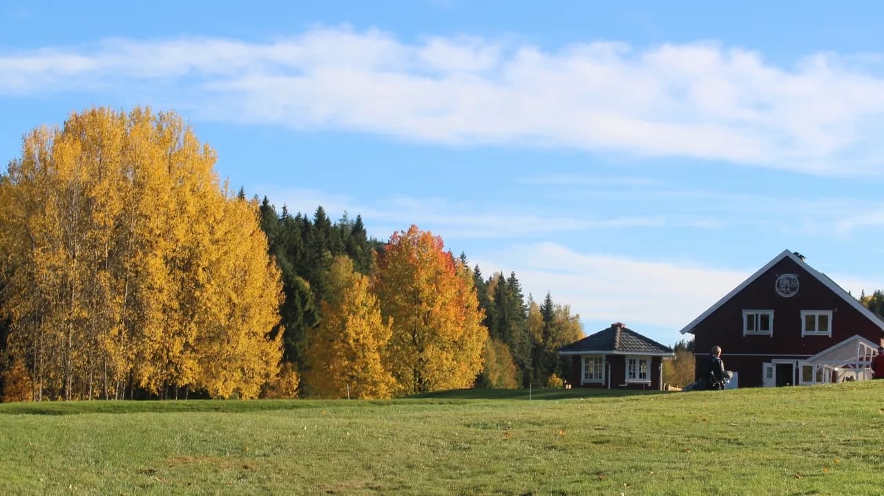Fairway at Krokhol Golf Club with autumn colors and scenic natural terrain