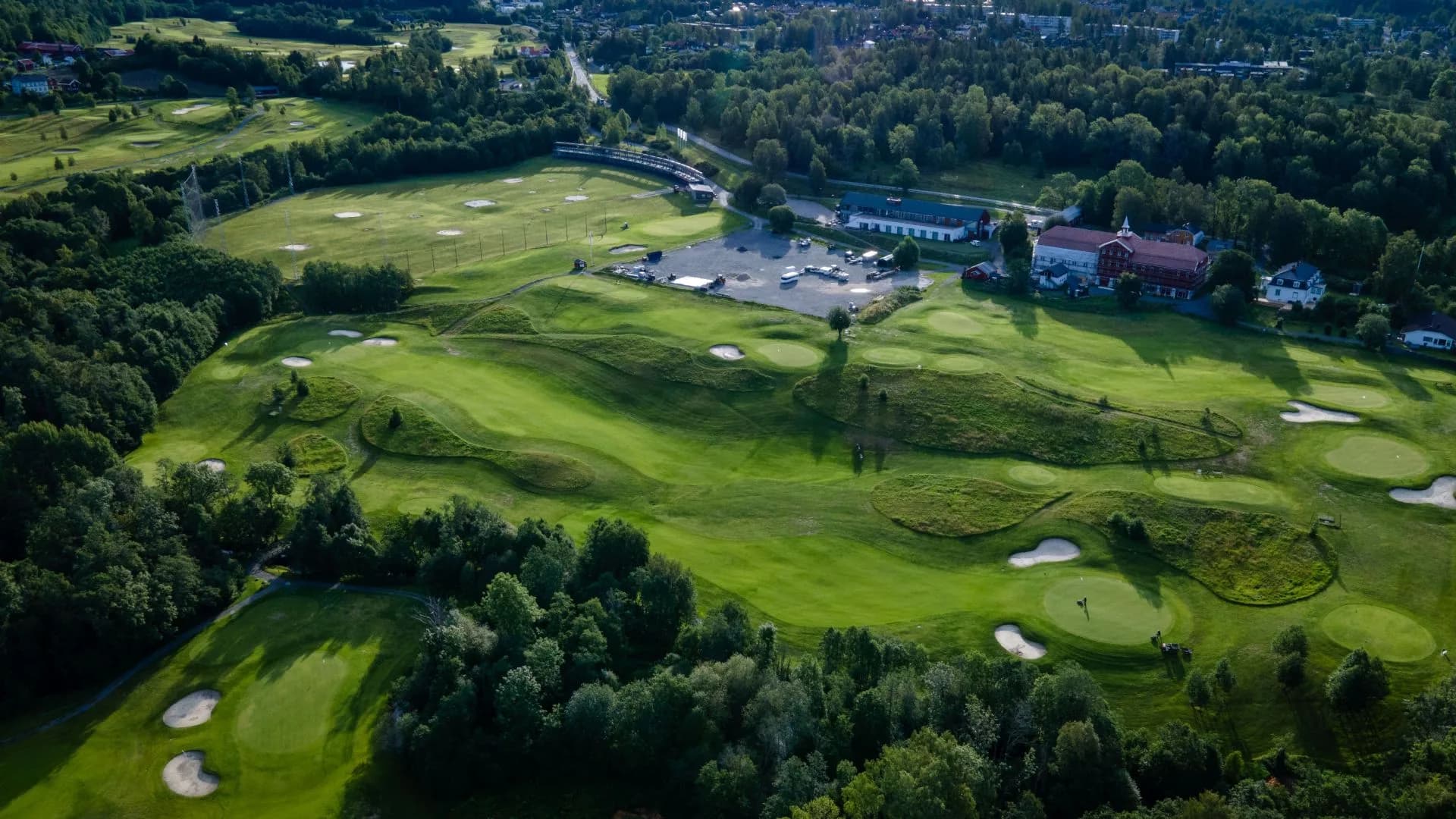 Aerial view of Nordhaug Golf Club's 9-hole course with clubhouse and fairways in forest terrain near Bærum