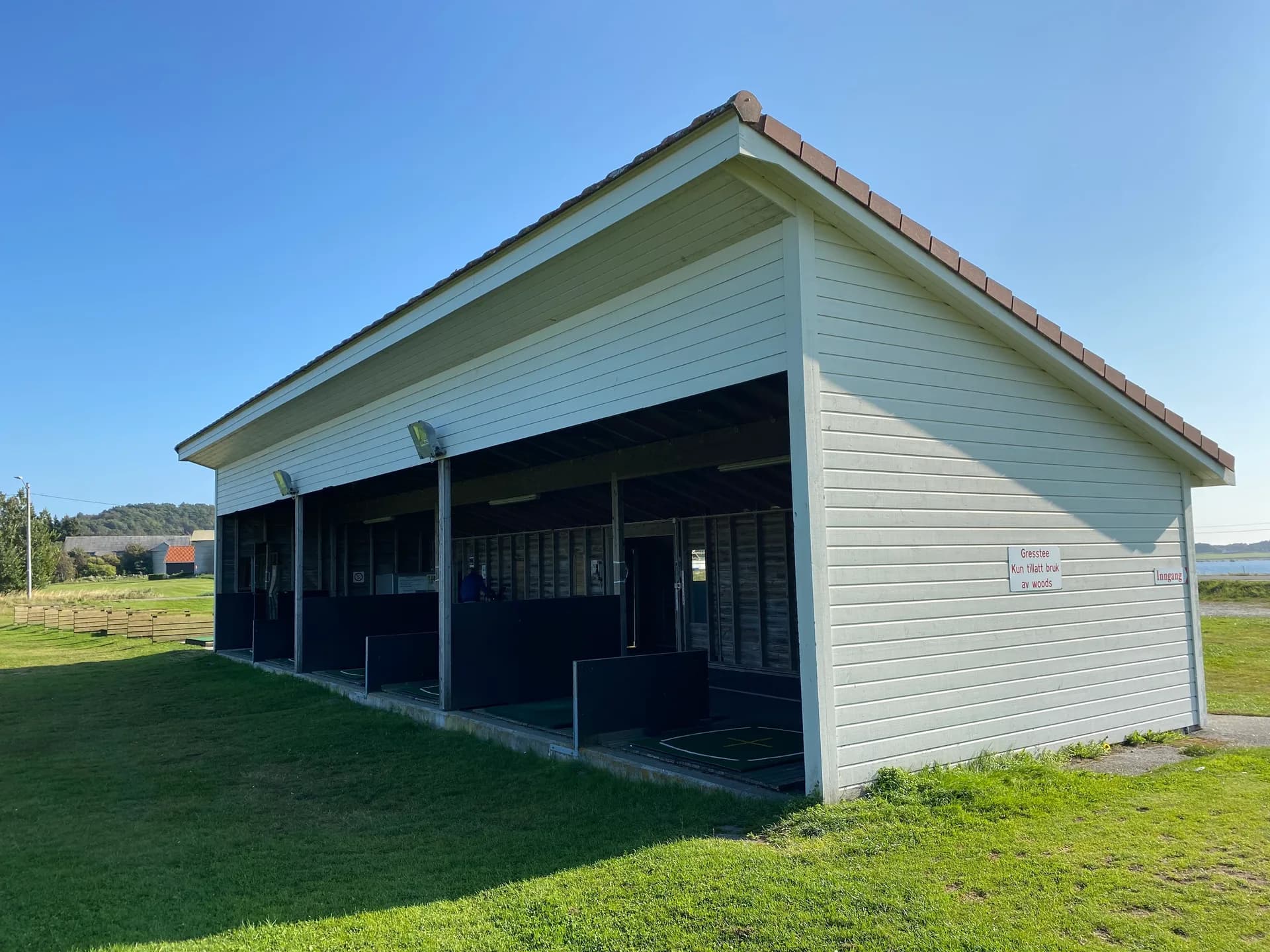 Sande Driving Range at Randaberg Golf Club with covered practice area