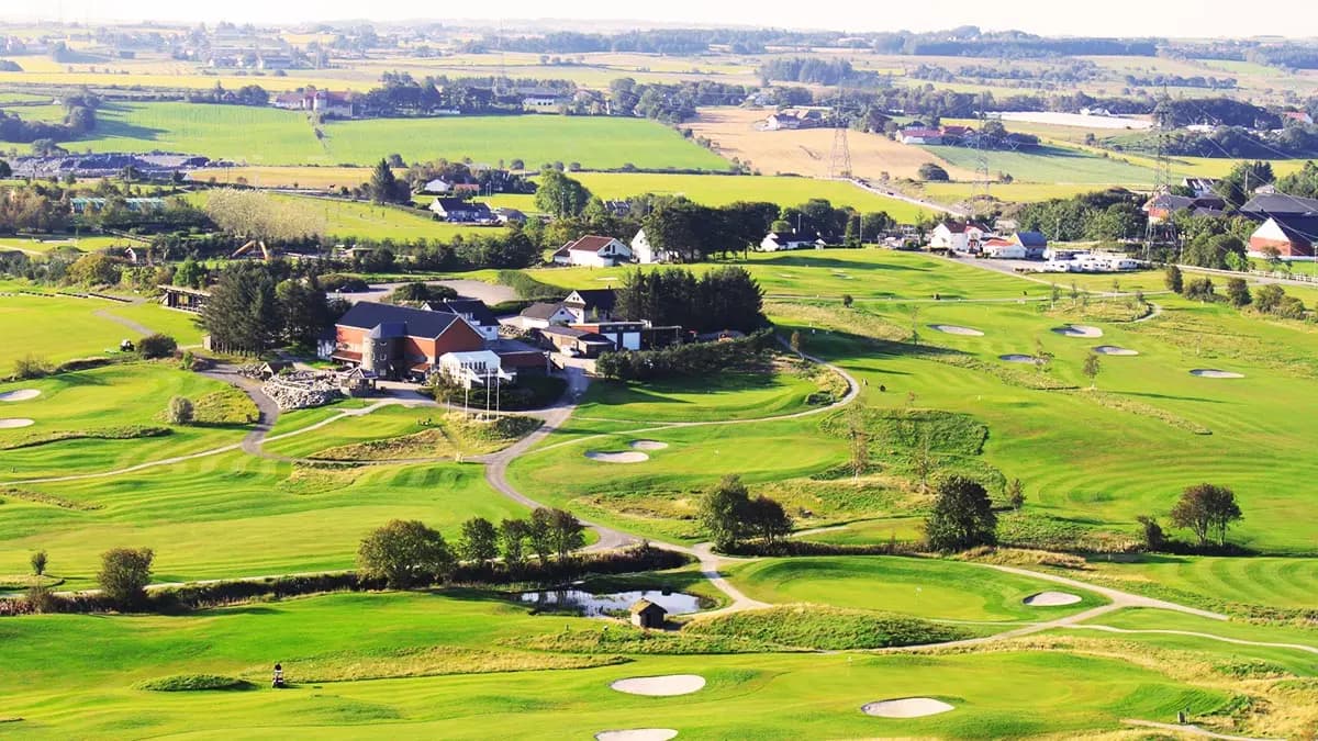 Overview of Sandnes Golf Club with clubhouse, fairways and bunkers at Baerheim Golf Park