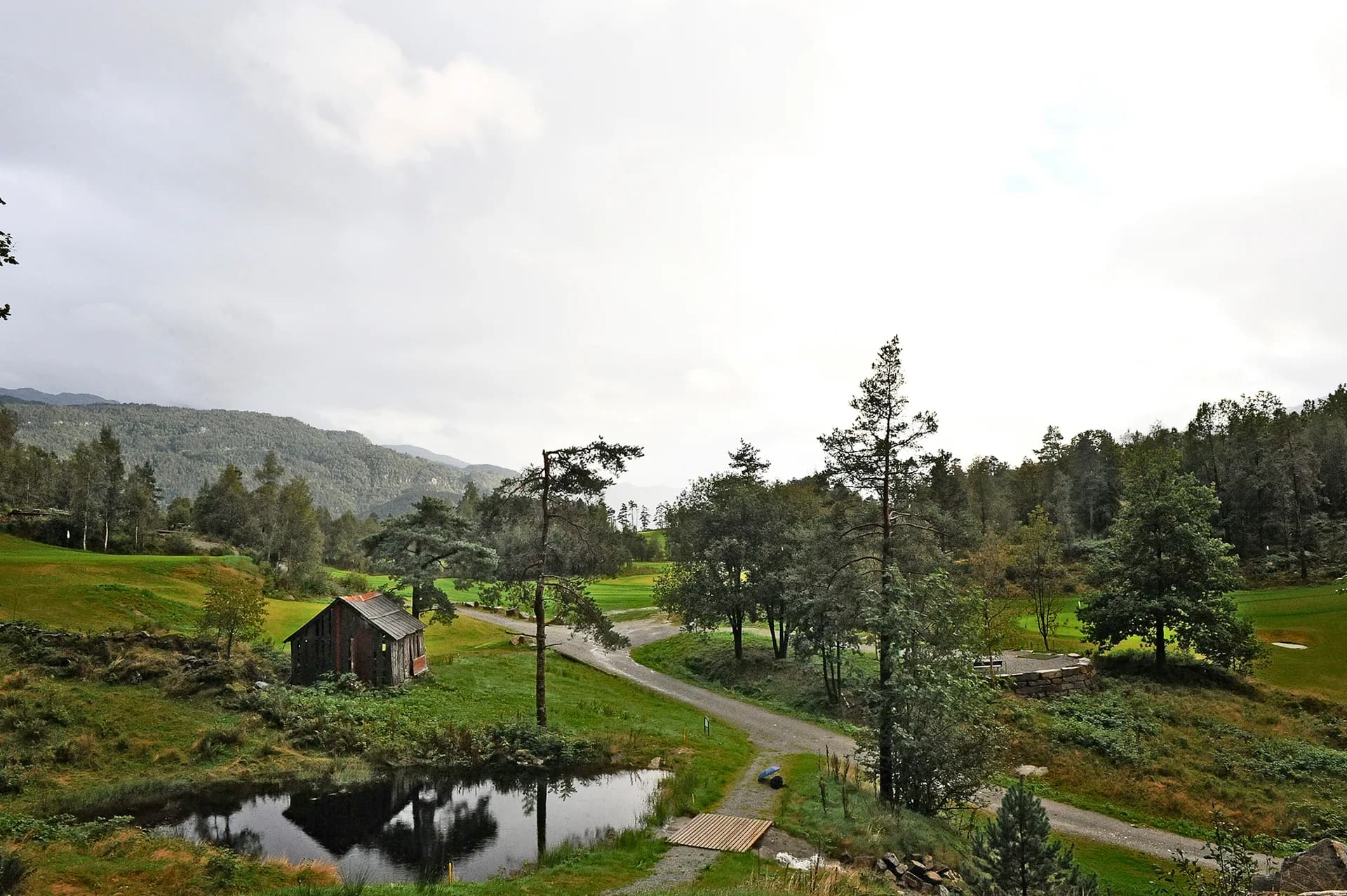 Hole 2 at Sauda Golf Club with view of fjord and mountains in Ryfylke