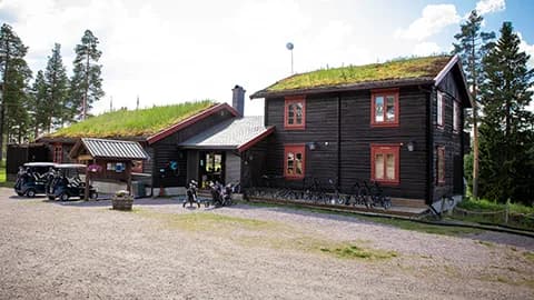 Main entrance to the clubhouse at Sorknes Golf Club with terrace and view of the course