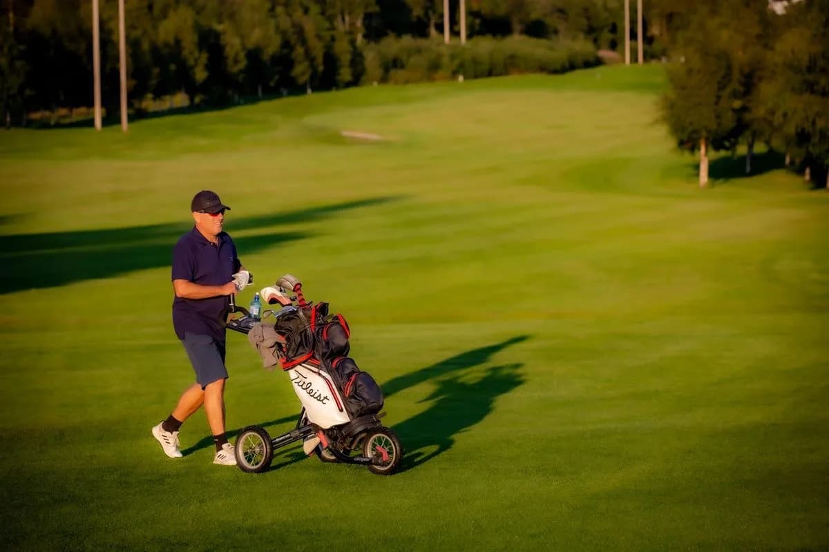 Overview of fairway at Stjørdal Golf Club with green greens and forested terrain