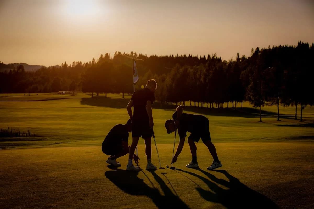 Fairway at Stjørdal Golf Club in scenic forested terrain in Trøndelag